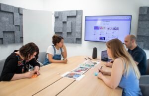 AI Agents vs. Chatbots in IT Support: Key Differences