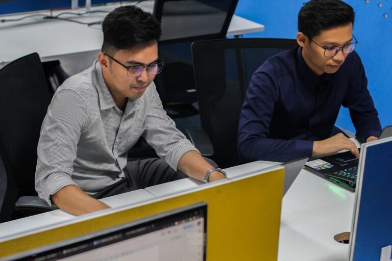 Omnichannel Support Explained: Definition, Benefits & Strategy